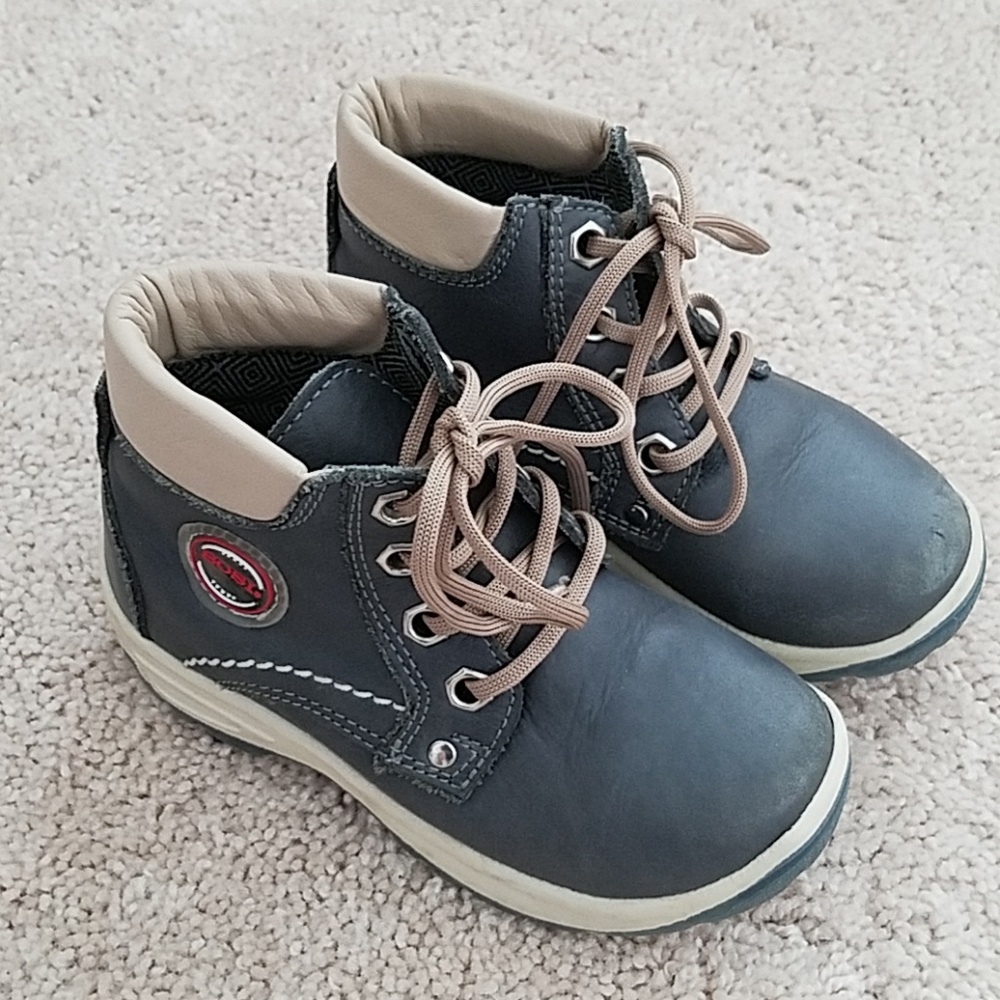 Bosi shoes size 9T
